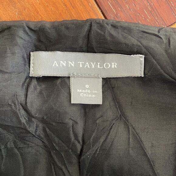 Ann Taylor Black Embroidered Mini Skirt Size 8 Rayon  Stretchy Preppy Twee - Picture 4 of 5